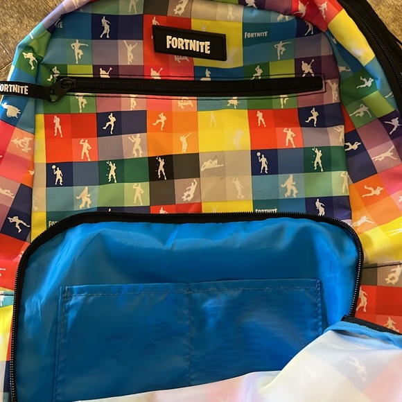 Fortnite school bag back pack great condition but a few tiny pen spots pictured - Picture 6 of 11